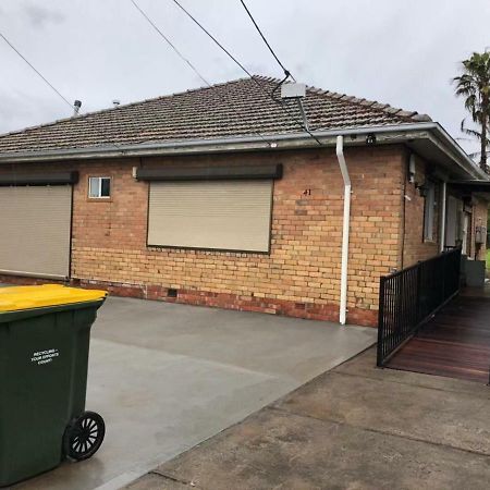 Melbourne Short Stay- Burwood Deakin Uni墨尔本民宿-迪肯大学เบอร์วูด ภายนอก รูปภาพ